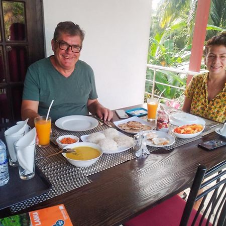 Myr-O Homestay Kombichankulama Exteriör bild