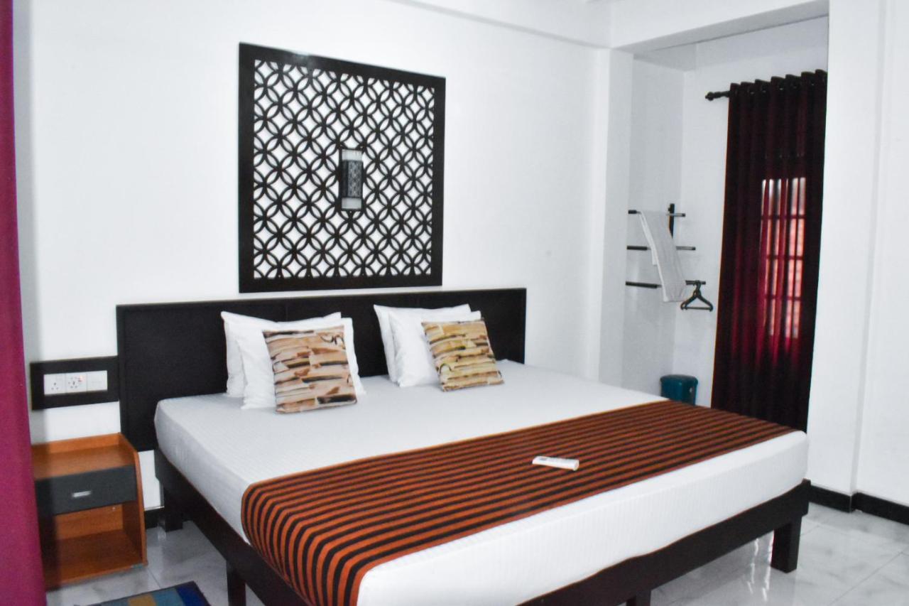 Myr-O Homestay Kombichankulama Exteriör bild