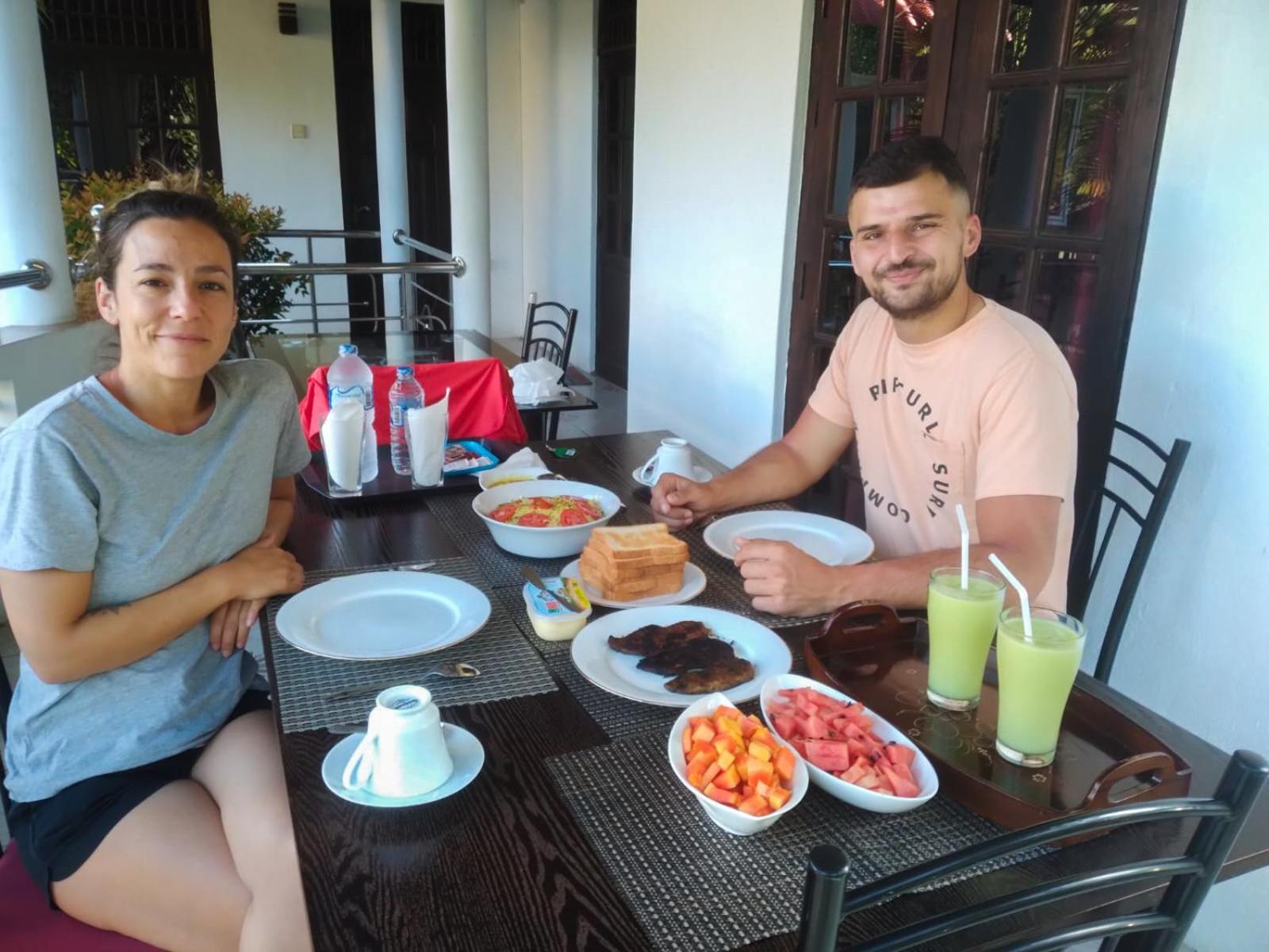 Myr-O Homestay Kombichankulama Exteriör bild