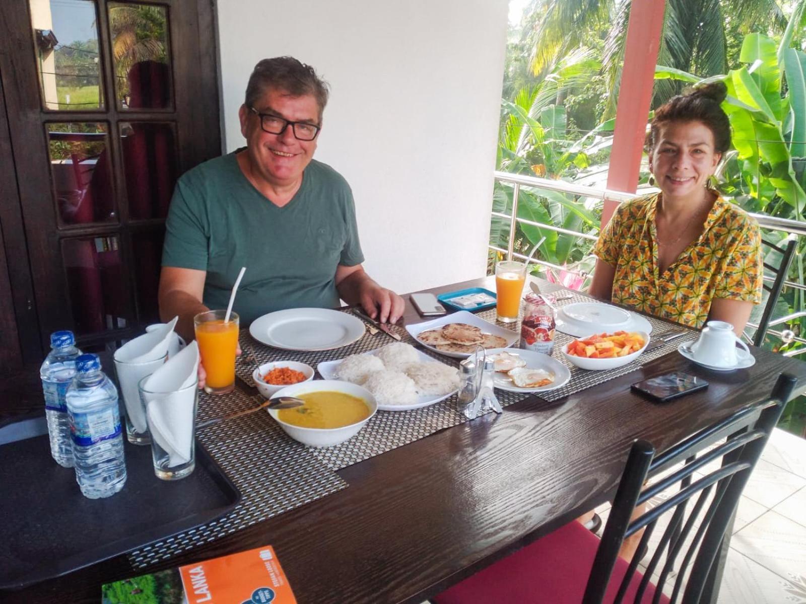 Myr-O Homestay Kombichankulama Exteriör bild