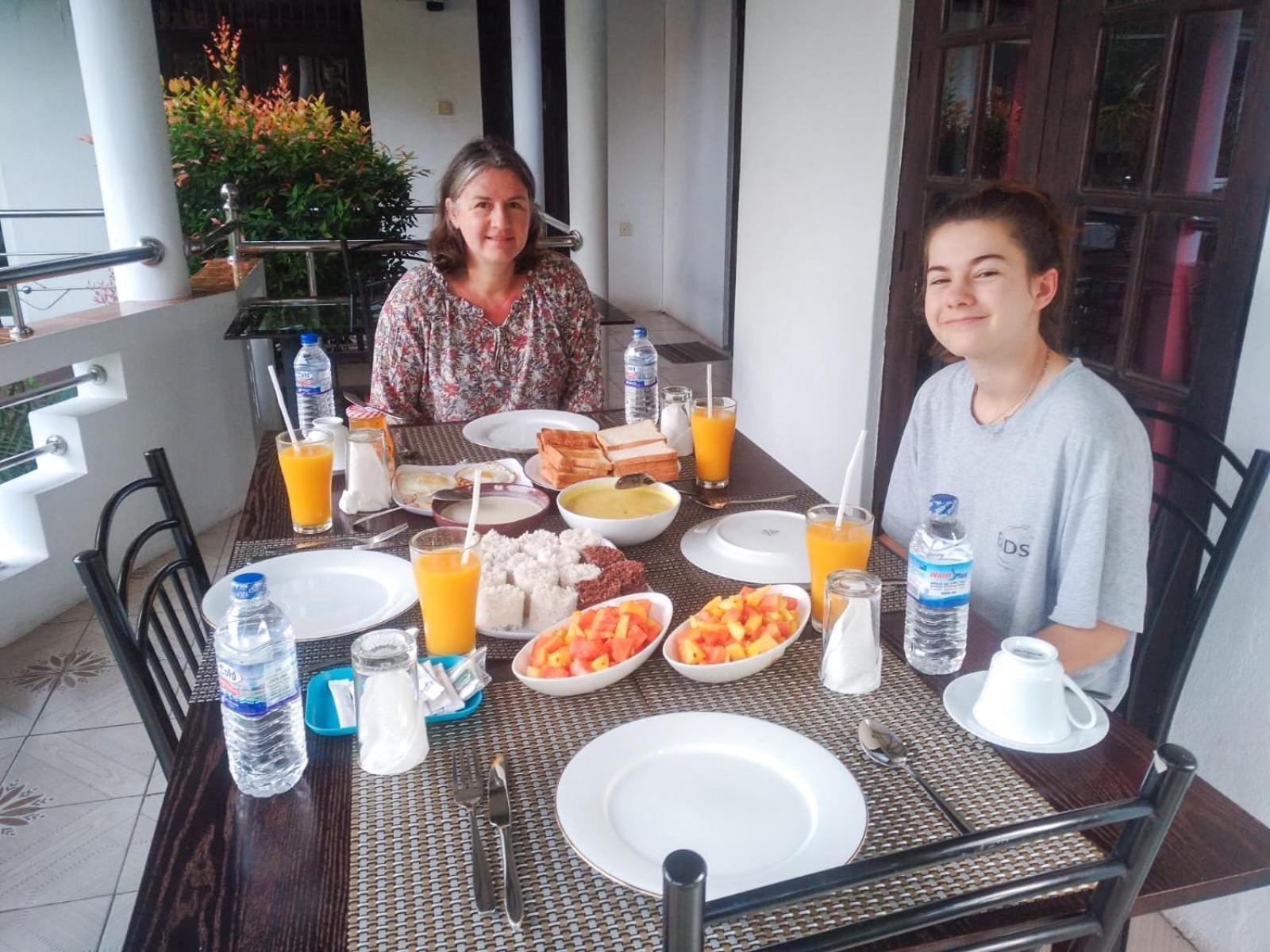 Myr-O Homestay Kombichankulama Exteriör bild