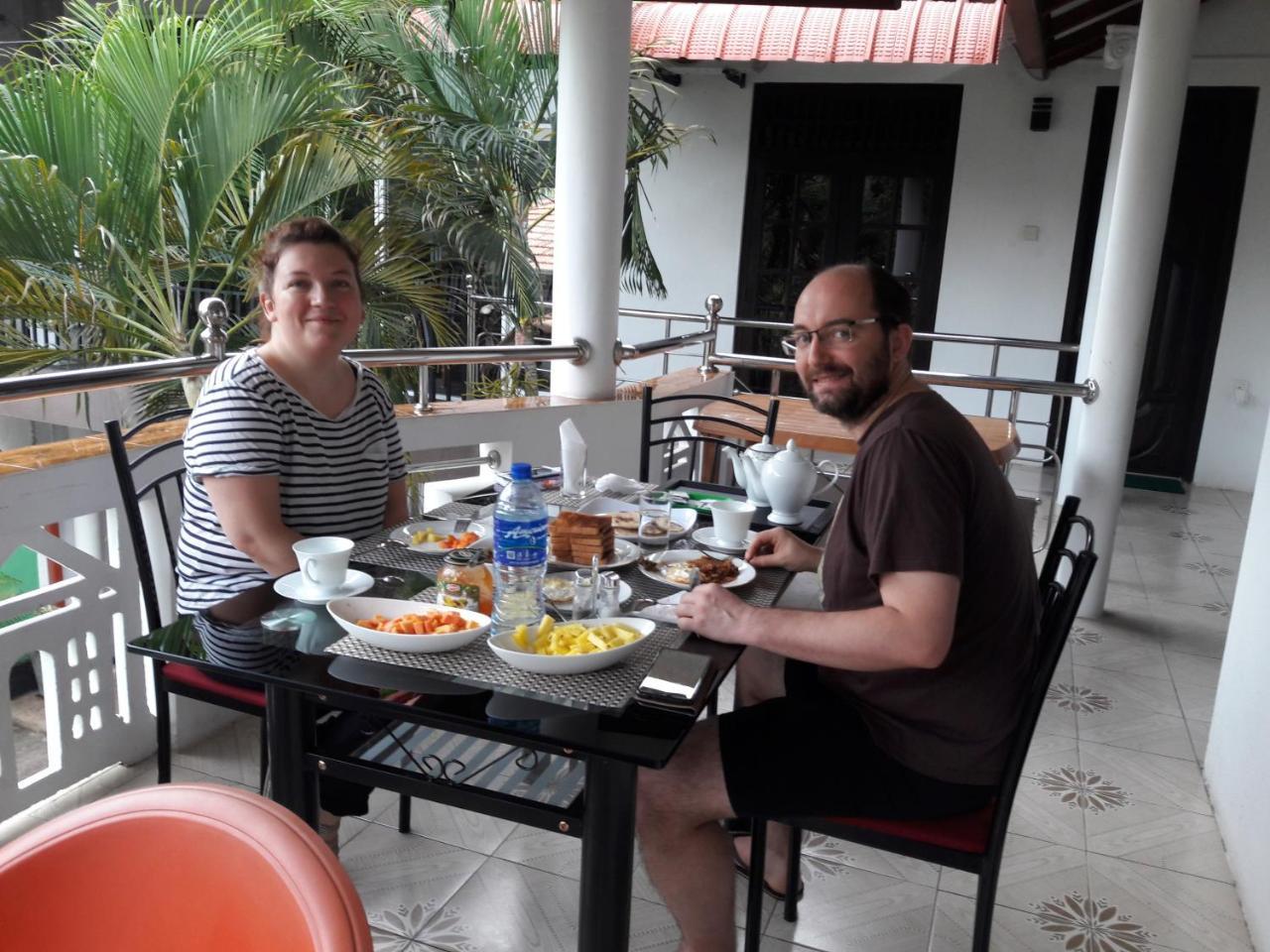 Myr-O Homestay Kombichankulama Exteriör bild