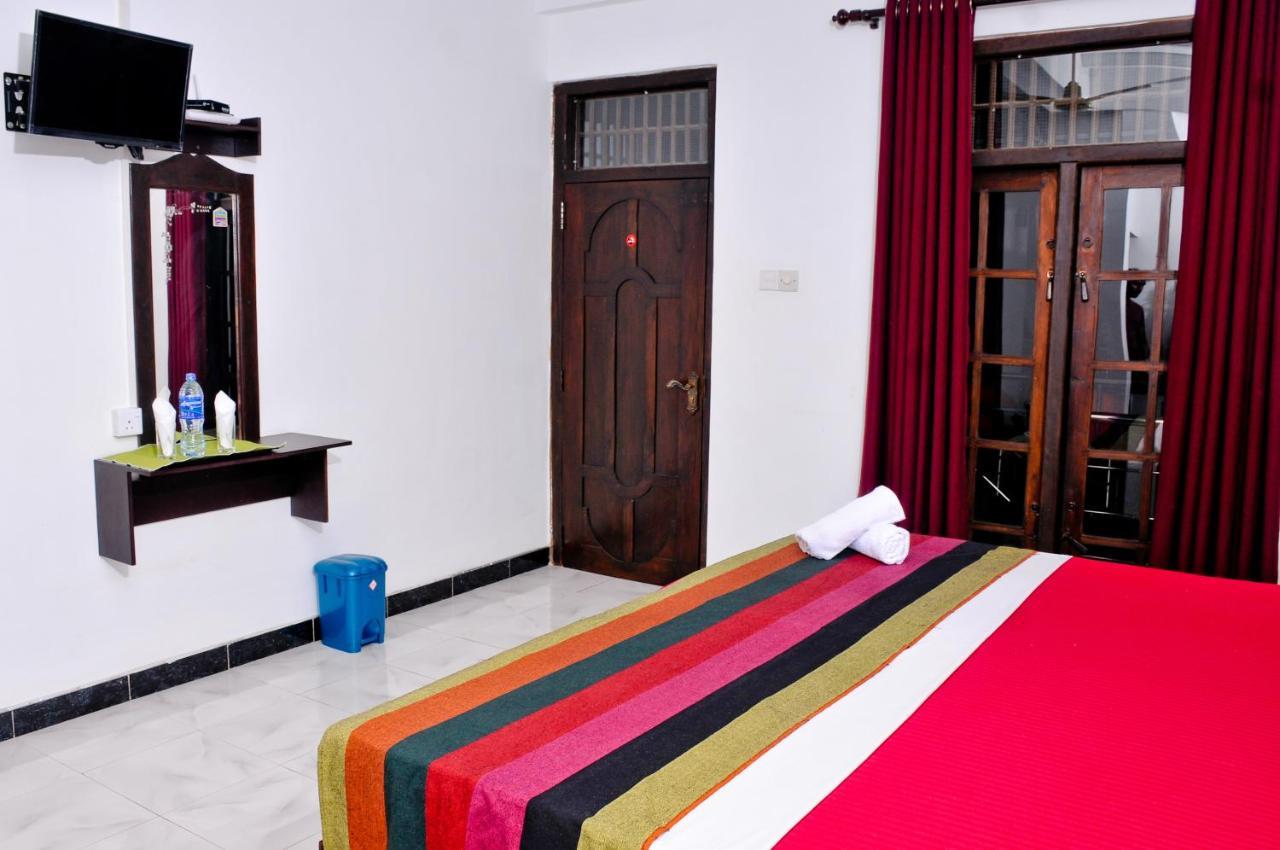 Myr-O Homestay Kombichankulama Exteriör bild
