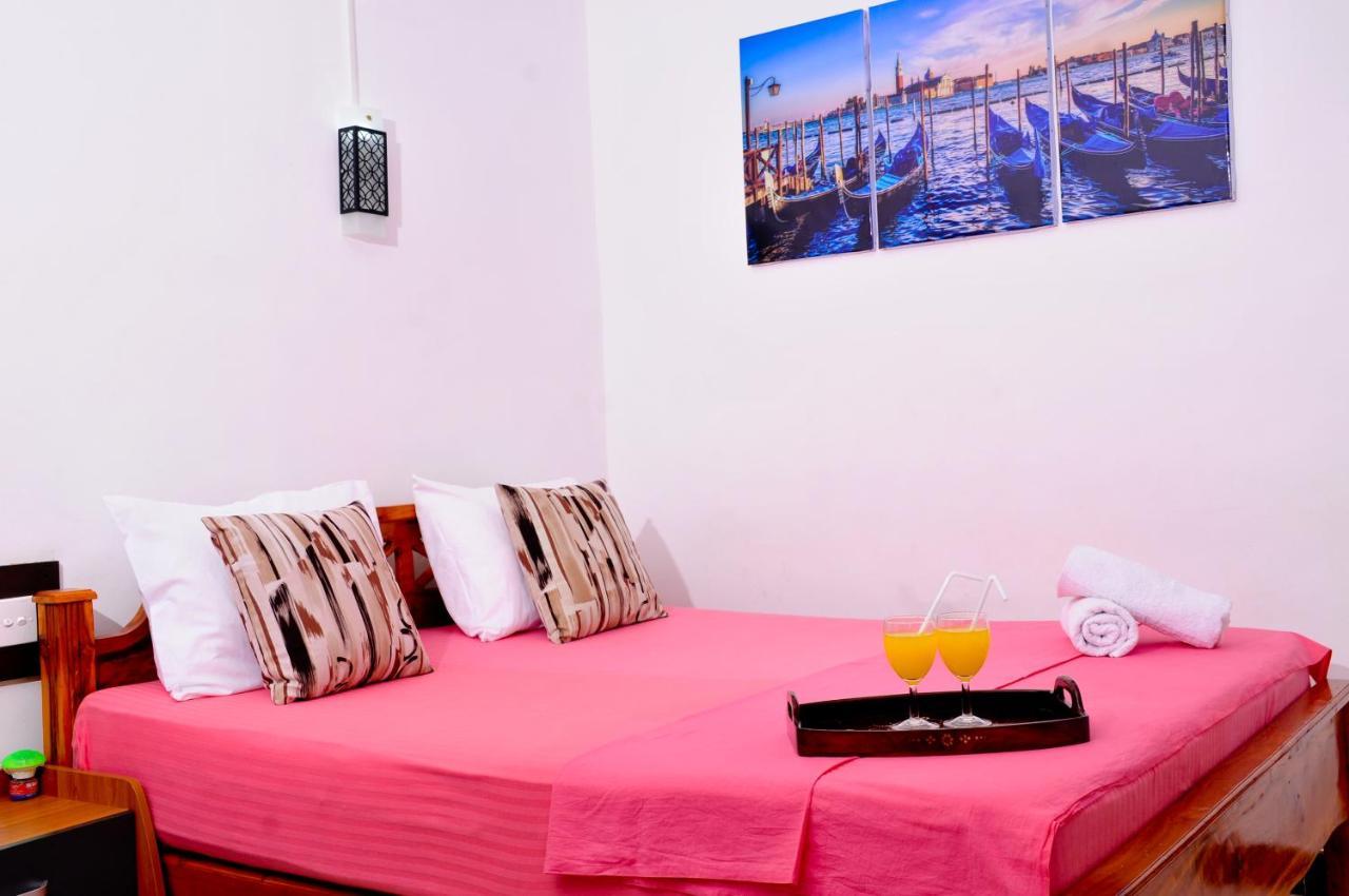 Myr-O Homestay Kombichankulama Exteriör bild