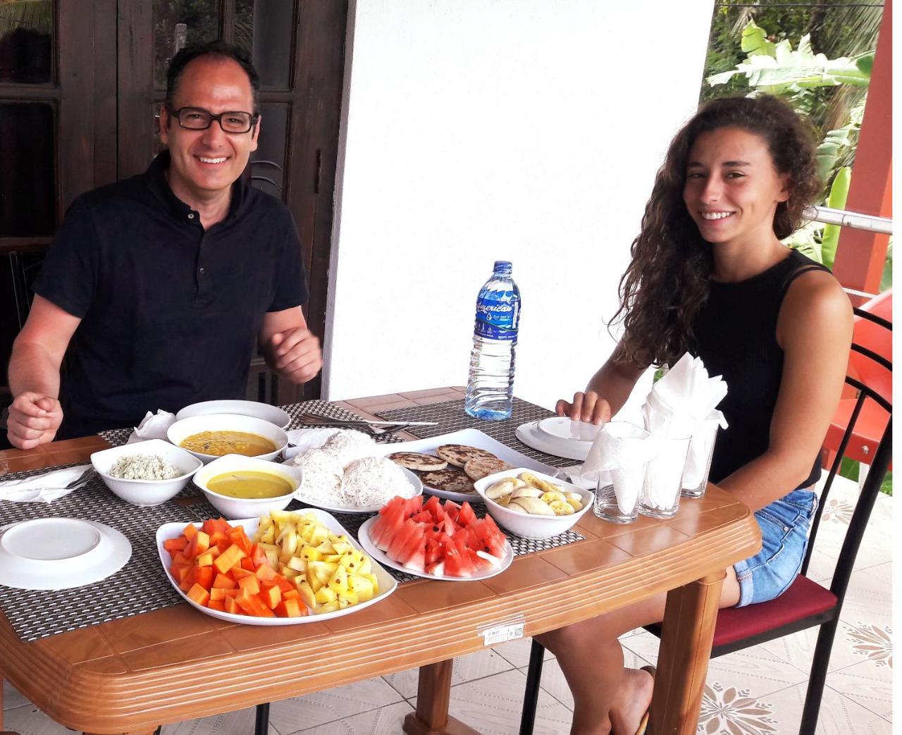 Myr-O Homestay Kombichankulama Exteriör bild