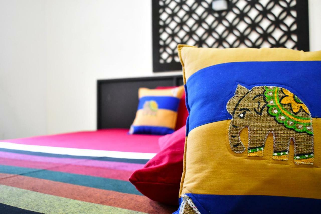 Myr-O Homestay Kombichankulama Exteriör bild
