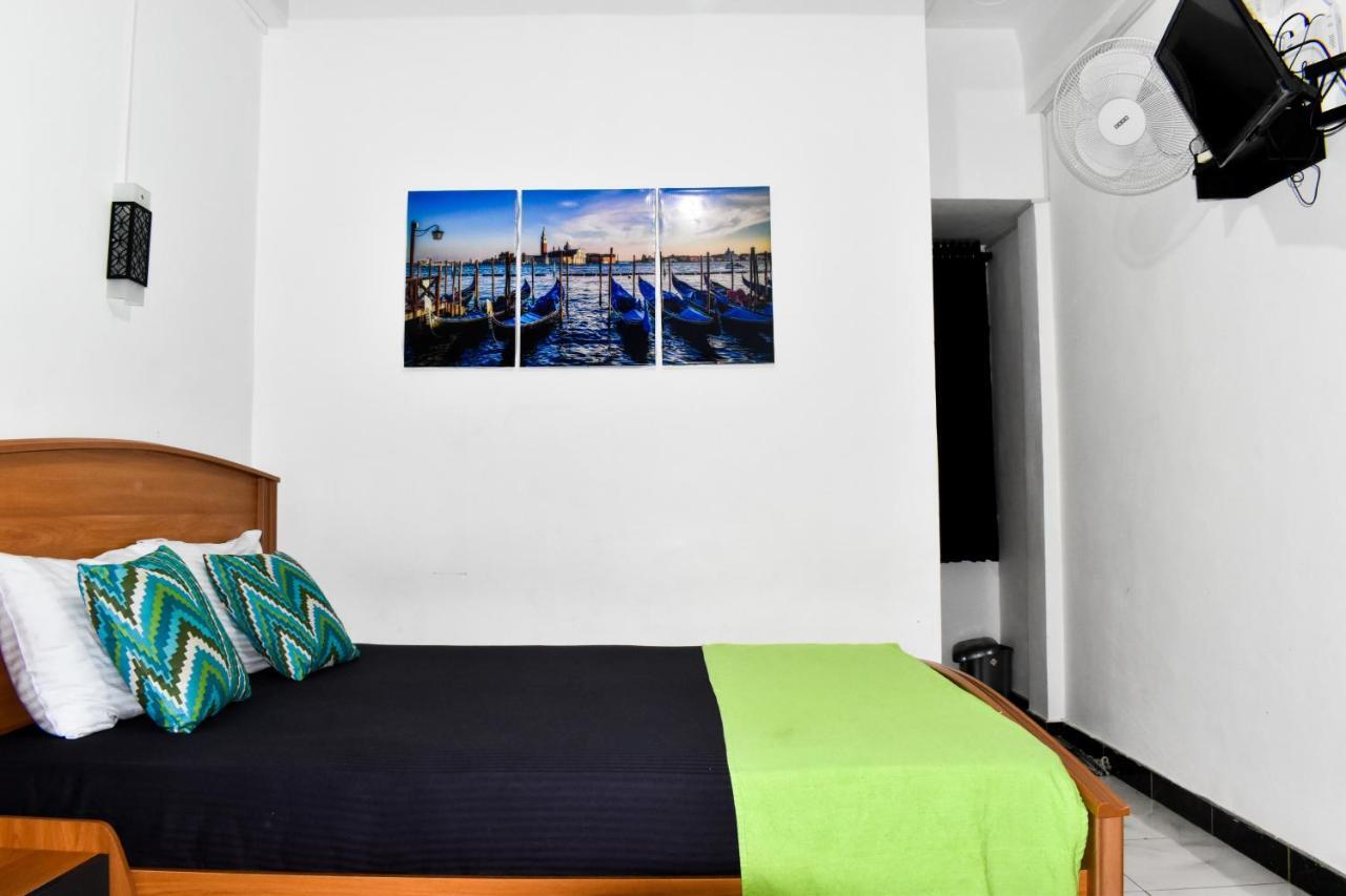 Myr-O Homestay Kombichankulama Exteriör bild